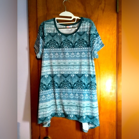 Lularoe Melissa tunic - Picture 1 of 3